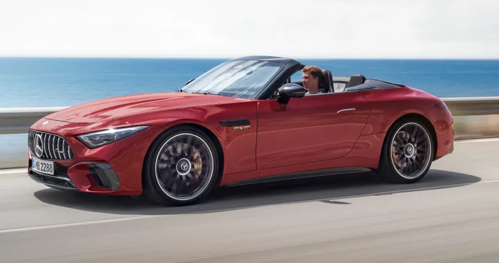 Mercedes Italia mostra in anteprima la AMG SL a Roma. Il bilancio del 2021