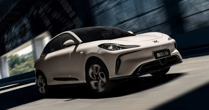 IM LS6, il nuovo SUV elettrico di SAIC e Alibaba debutta in Cina