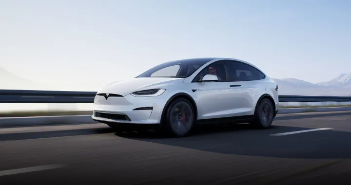 Vuoi comprare una Tesla? Adesso si può pagare in Bitcoin