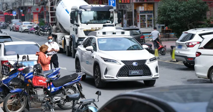 Pony.ai lancia un servizio di robotaxi a pagamento a Guangzhou