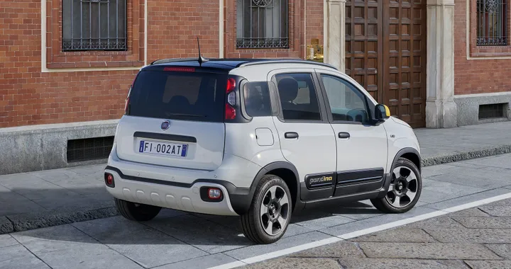 FIAT Panda diventa solo Pandina: c'è il Mild Hybrid da 65 CV