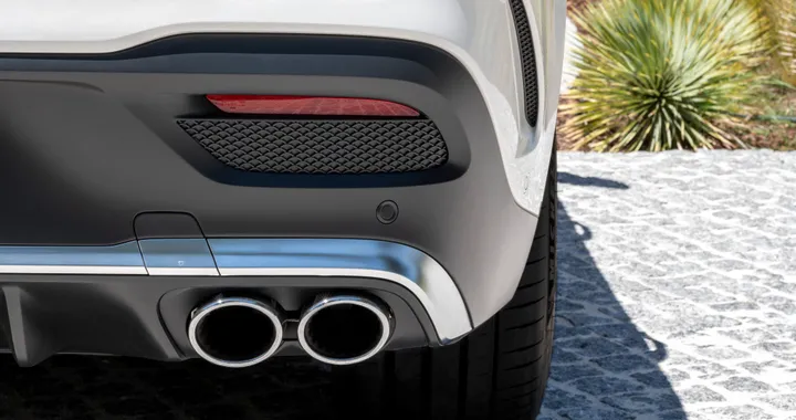 Mercedes spinge sull'elettrico, ma non dice addio al termico (almeno per ora)