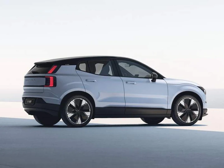 Volvo EX30 2026: nuovo motore da 150 CV, tecnologia V2L e interni rinnovati