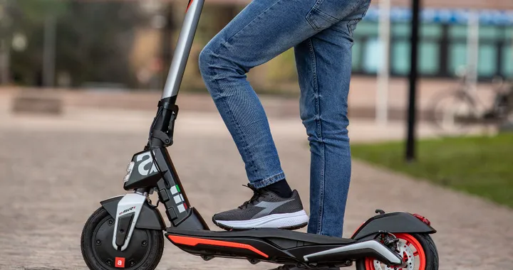 Aprilia presenta eSR1, il suo primo monopattino elettrico con assicurazione
