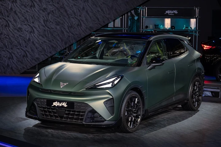 Cupra strega Parigi con la Cupra Raval by ABT, mai stata così cattiva