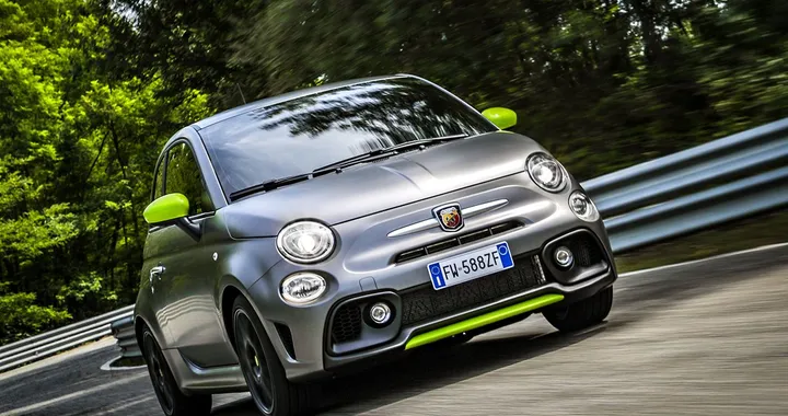 Abarth 595 Pista si aggiorna con 165 CV e nuovi dettagli