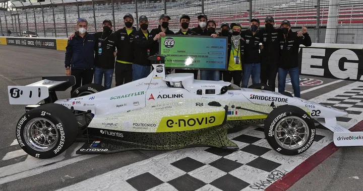 Indy Autonomous Challenge, in pista a 280 km/h senza pilota: vince un team italiano