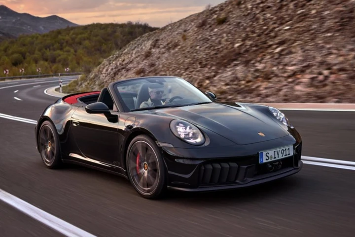 La Porsche 911 resterà termica, i puristi possono esultare
