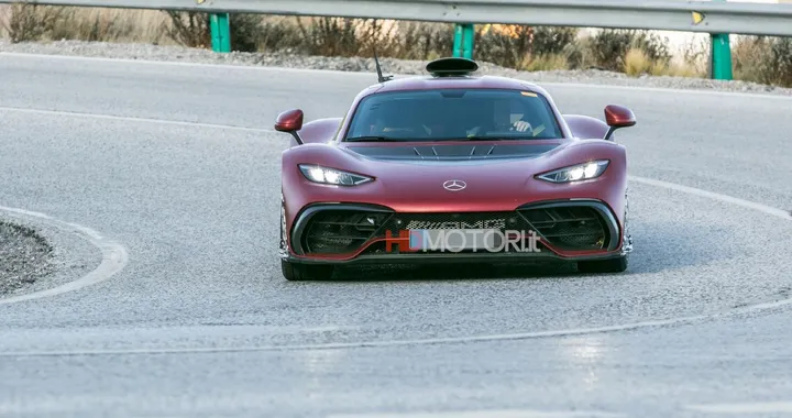 Mercedes-AMG ONE, la supercar si fa vedere su strada. Consegne nel 2022