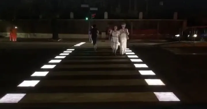 Debuttano a Roma le prime strisce pedonali a LED