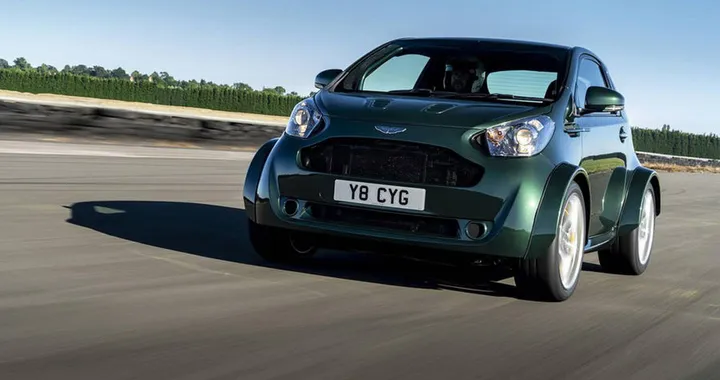 Aston Martin V8 Cygnet, a Goodwood la city car da oltre 400 CV