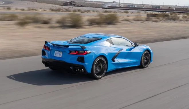 Corvette E-Ray, la nuova supercar ibrida debutterà il 17 gennaio
