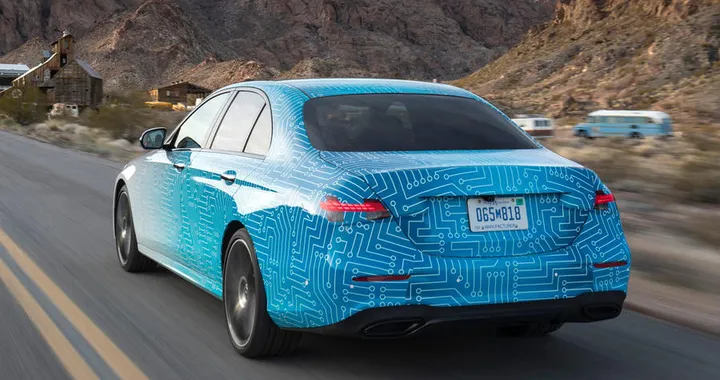 Mercedes Classe E restyling, teaser degli interni