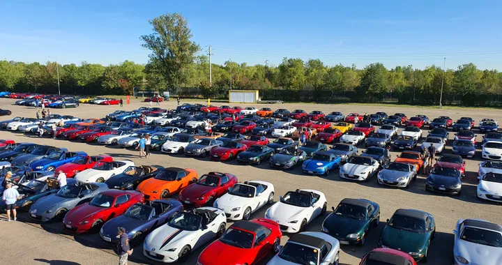 Raduno Mazda MX-5 da record a Modena. Una grande festa per gli amanti dei motori