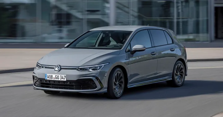 Volkswagen Golf, il nuovo restyling è in arrivo. Le foto spia