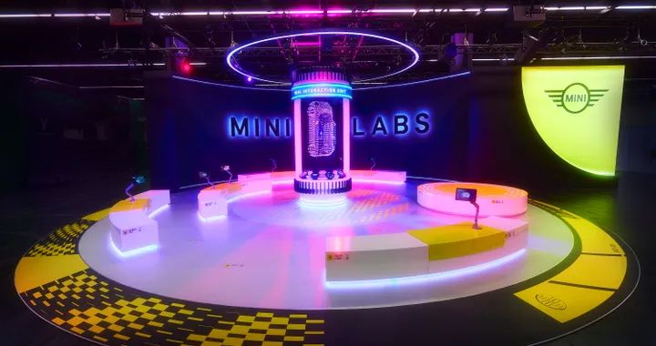 MINI Interaction Unit, il display OLED è di Samsung