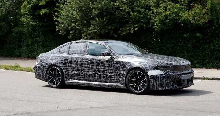 BMW M5 restyling: nuove immagini spia con look Neue Klasse