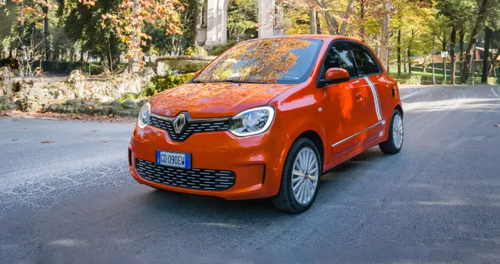Renault Twingo elettrica, i prezzi della city car con gli incentivi 2024