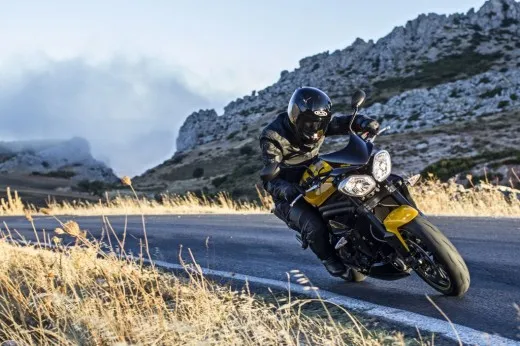 Triumph Speed 94 e Speed 94 R: 21 anni di Speed Triple