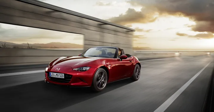 Mazda MX-5, l’azienda valuta il lancio della versione 100% elettrica