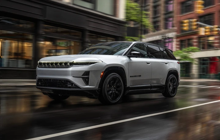 Jeep Wagoneer S si presenta in Europa al Salone di Bruxelles: 600 CV e trazione integrale