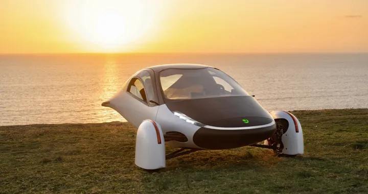 Aptera, proseguono i test per l'elettrica con pannelli solari. Consegne entro fine 2022