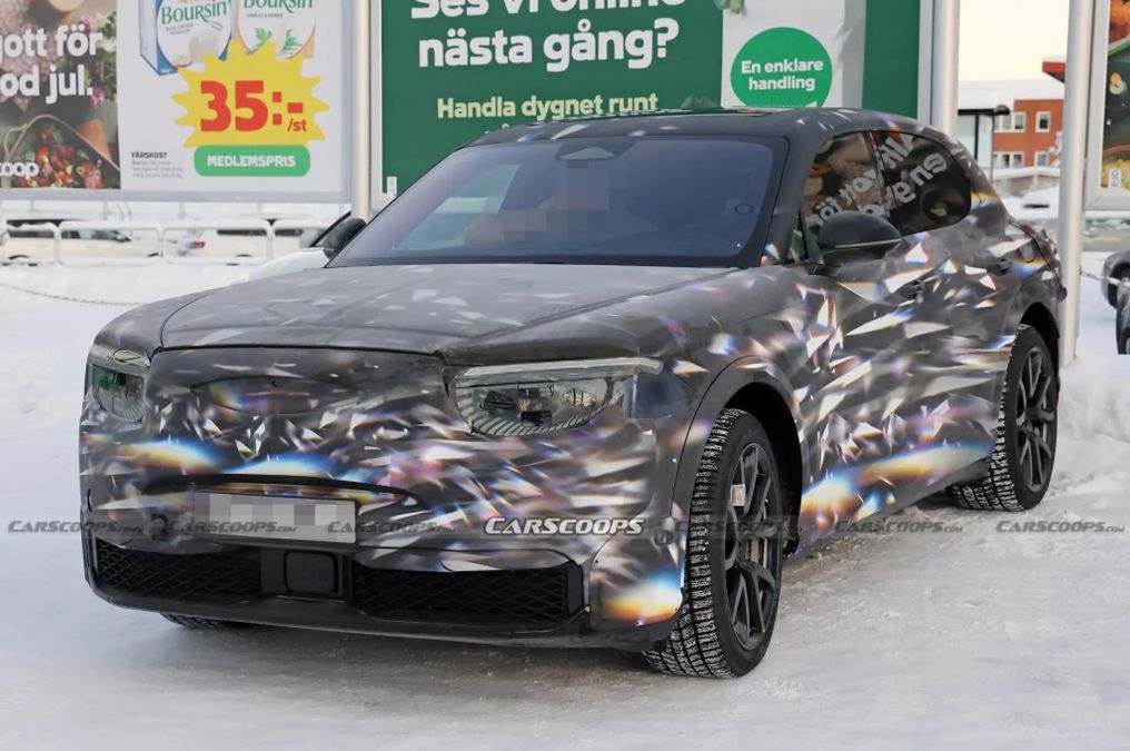 Bentley, il nuovo Urban SUV elettrico si mostra un po' di più: svelati gli interni