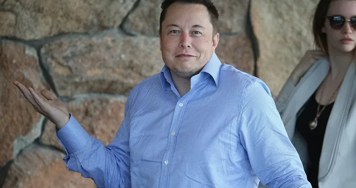 Elon Musk &quot;boccia&quot; Bill Gates sui camion elettrici: &quot;non ha idea di cosa parla&quot;
