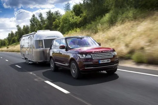 Land Rover e il rimorchio trasparente | video
