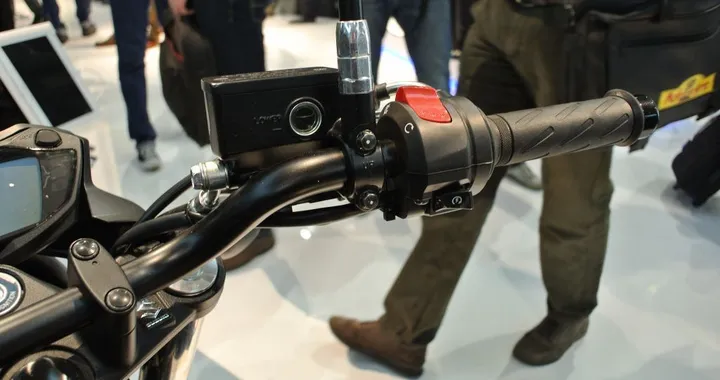 Suzuki SV650 2016 - foto e scheda tecnica