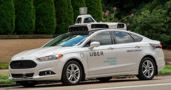 Uber: i taxi a guida autonoma arriveranno a metà 2019