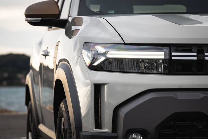 Dacia Evader: arriva nel 2026 il piccolo crossover elettrico da 18.000 euro