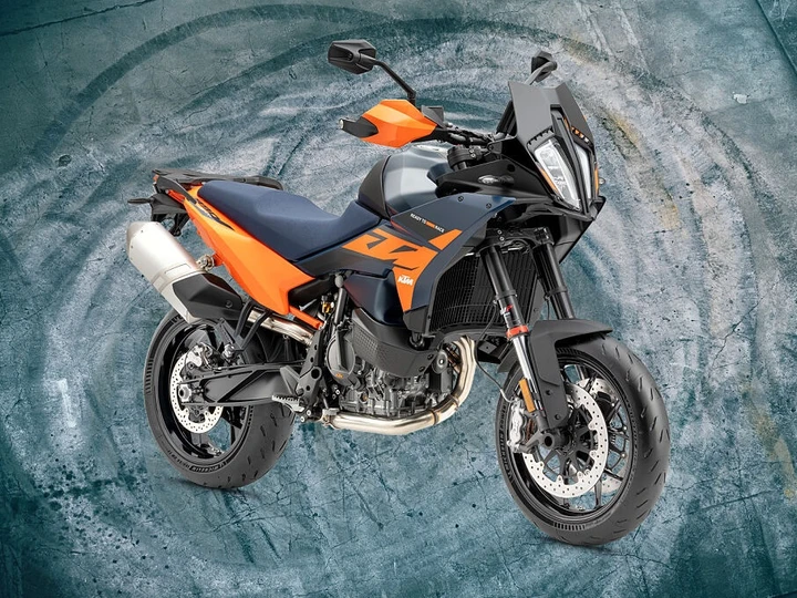 KTM 890 SMT 2026: nuovi colori e modifiche per esaltarne la vocazione sportiva