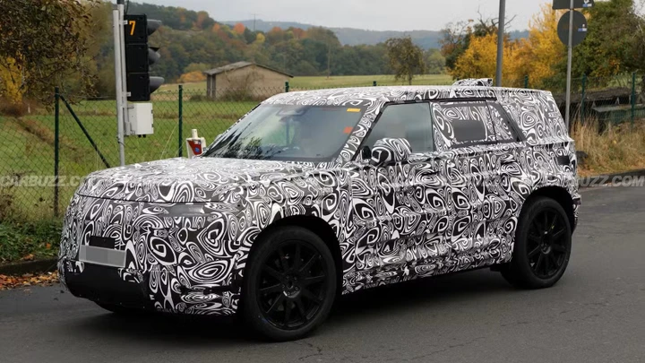 Nuova Land Rover Defender Sport, la baby Defender pizzicata per le strade del Nürburgring