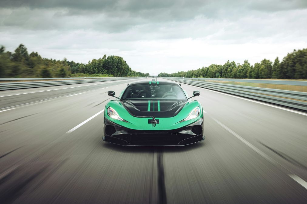 Rimac Nevera R pazzesca, la supercar elettrica ha battuto 24 record mondiali di velocità