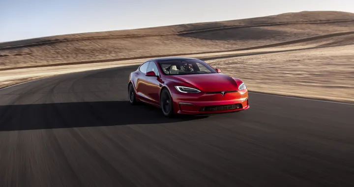 Tesla Model S, per Elon Musk 400 miglia di autonomia sono sufficienti