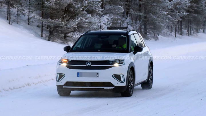 Nuova Volkswagen ID. Cross 2026, ecco le ultime foto spia: il debutto si avvicina