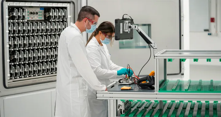 Volkswagen apre un laboratorio di ricerca e sviluppo per le celle a Salzgitter