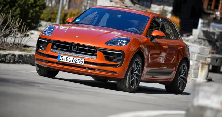Porsche Macan elettrica si prepara al debutto. Nuove foto spia