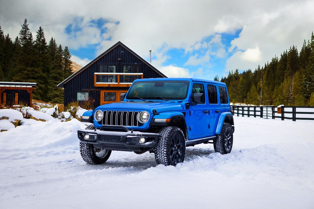 Jeep, ancora un richiamo per le Plug-in: oltre 110.000 vetture per un problema al motore