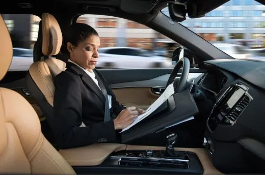 Chi pagherà i danni delle auto a guida autonoma?
