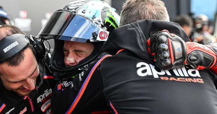MotoGP, GP di Gran Bretagna: Bezzecchi trionfa con la sua Aprilia