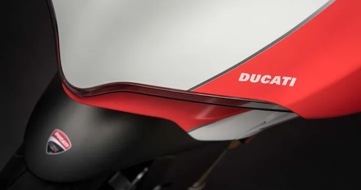 Ducati, la moto elettrica arriverà presto: la conferma di Domenicali