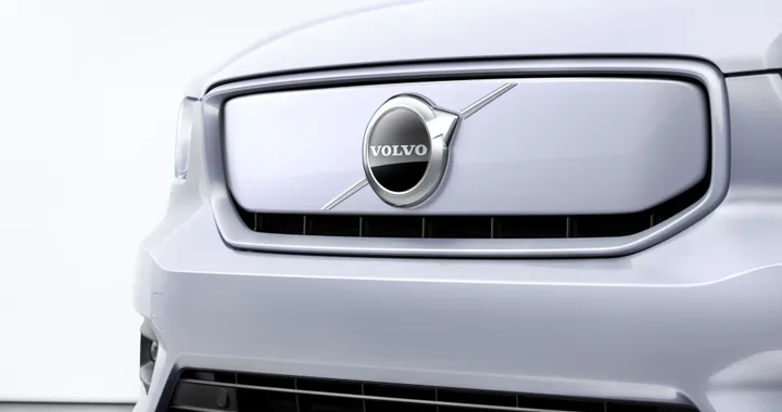 Volvo richiama 73 mila ibride Plug-in. Problemi con la batteria