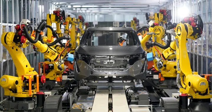 Nissan: operai robot con la filosofia Nissan Intelligent Factory. E l'uomo?