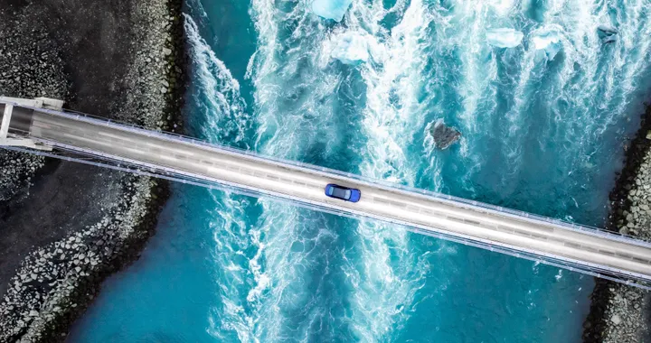 Bentley Flying Spur: il prototipo ibrido attraversa tutta l'Islanda grazie alle energie rinnovabili