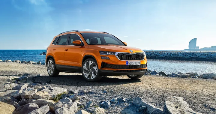 Skoda Karoq 2022, il restyling con nuovo look e più tecnologia. Anche Sportline