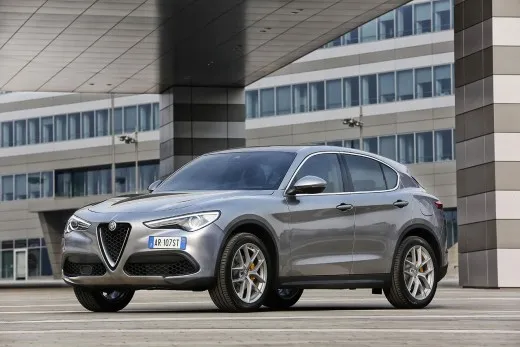 Alfa Romeo Stelvio: prezzi e motori del SUV all'italiana