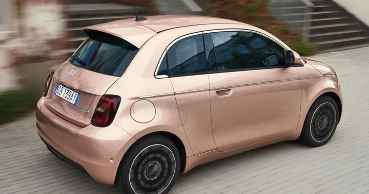 Fiat 500 3+1 elettrica, una porta in più per essere versatile: i prezzi di tutta la gamma