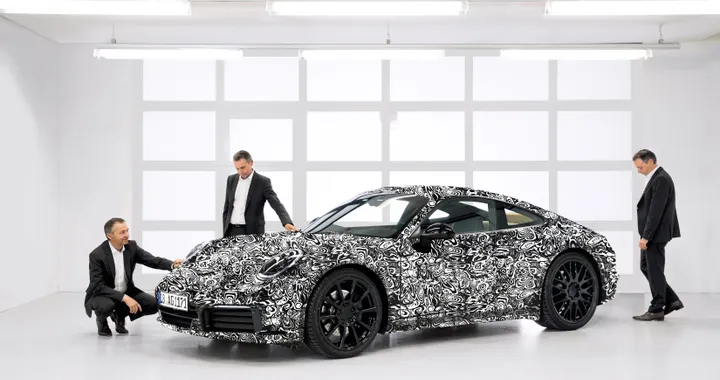 Porsche 911: prime foto e info ufficiali della 992